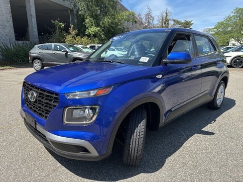 Certified 2022 Hyundai Venue SE w/ Cargo Package image 3