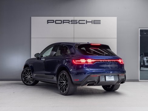 Certified 2022 Porsche Macan image 3