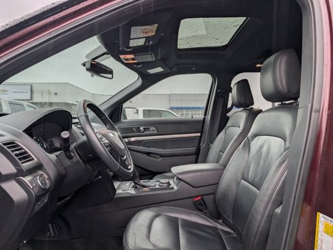 Used 2018 Ford Explorer XLT w/ Equipment Group 202A image 10