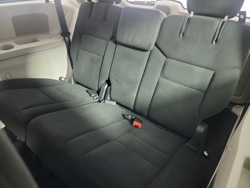 Used 2016 Dodge Grand Caravan American Value Package image 17