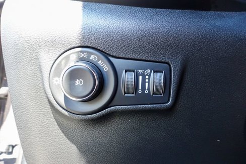 Used 2023 Jeep Compass Limited image 17