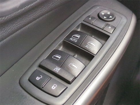 Used 2019 Jeep Cherokee Limited image 22