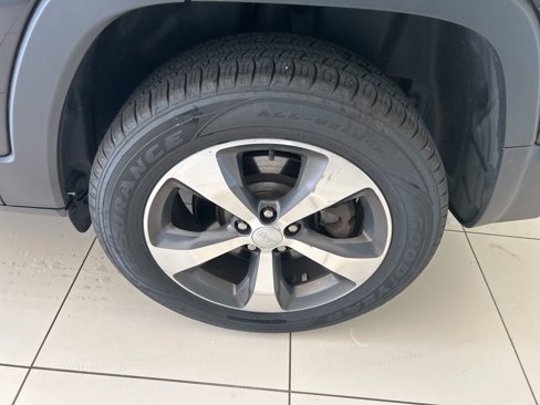 Used 2019 Jeep Cherokee Limited image 20