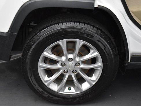 Used 2019 Jeep Cherokee Latitude w/ Popular Appearance Group image 30
