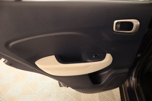 Used 2022 Hyundai Venue Limited image 17