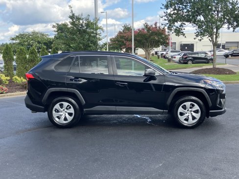 Used 2021 Toyota RAV4 LE image 11