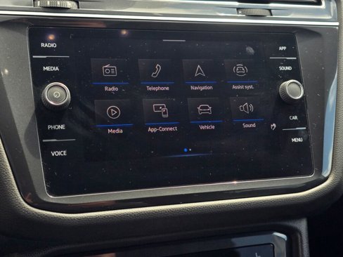 Used 2022 Volkswagen Tiguan SE image 27