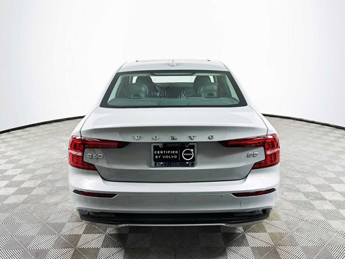 Certified 2025 Volvo S60 B5 Core image 6
