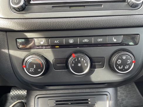 Used 2015 Volkswagen Tiguan SE image 19