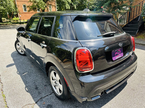 Used 2022 MINI Cooper 4-Door Hardtop w/ Storage Package image 6