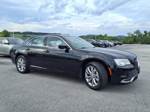 Used 2022 Chrysler 300 Touring image 21