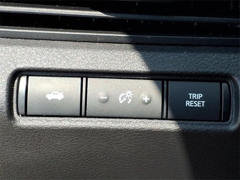 Used 2024 Nissan Altima 2.5 SV image 19
