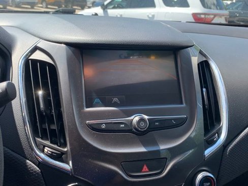 Used 2017 Chevrolet Cruze LT image 28