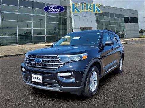 Certified 2022 Ford Explorer XLT w/ Equipment Group 202A image 3