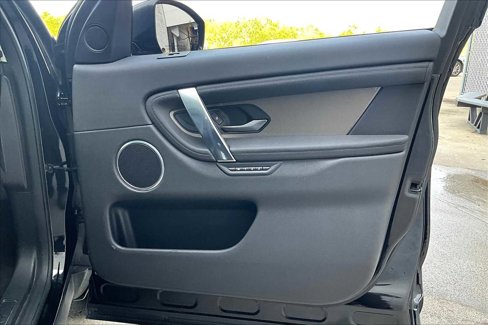 Used 2020 Land Rover Discovery Sport SE image 19