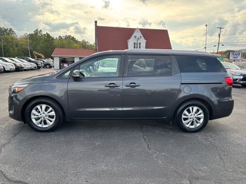 Used 2017 Kia Sedona LX w/ LX Essentials Premium Package image 4