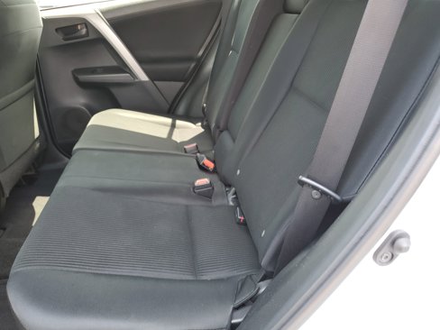 Used 2018 Toyota RAV4 LE image 9