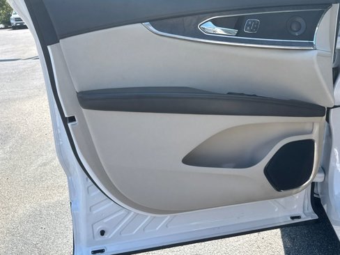 Used 2019 Lincoln Nautilus Reserve image 11
