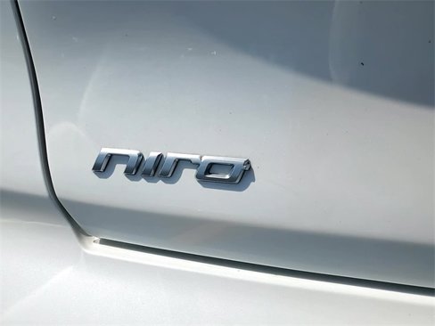 Used 2018 Kia Niro LX image 7