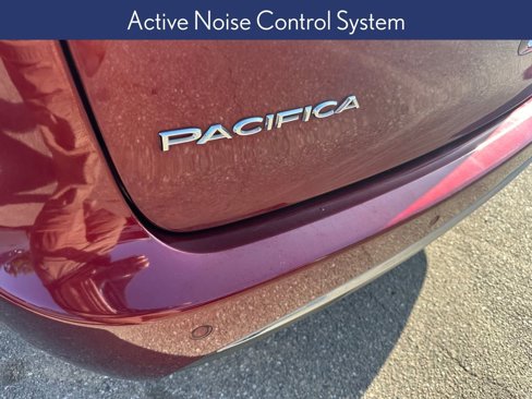 Used 2017 Chrysler Pacifica Touring-L w/ Tire & Wheel Group image 13