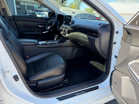 Used 2023 Nissan Sentra SR w/ SR Premium Package image 10