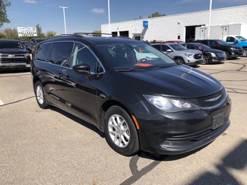 Used 2017 Chrysler Pacifica Touring image 11