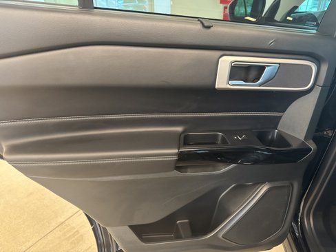 Used 2022 Ford Explorer ST w/ ST Street Pack image 12