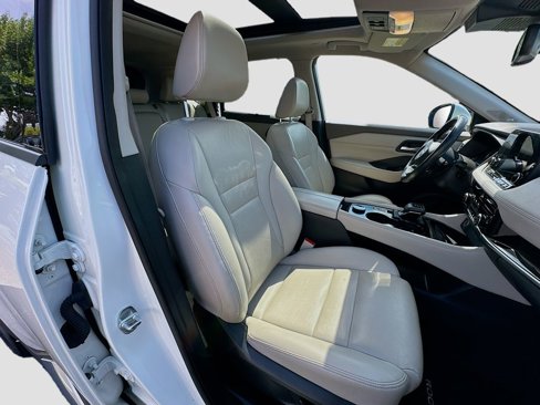 Used 2023 Nissan Rogue SL w/ SL Premium Package image 32