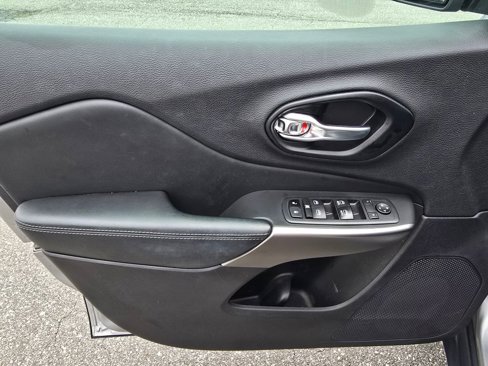 Used 2021 Jeep Cherokee Latitude Lux image 45