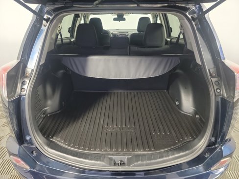 Used 2017 Toyota RAV4 LE image 9