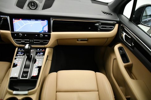Used 2023 Porsche Macan Turbo image 25