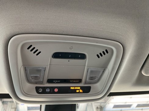 Used 2021 Chevrolet Traverse LT image 43