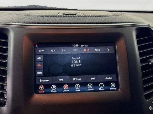 Used 2019 Jeep Cherokee Latitude Plus w/ Cold Weather Group image 18