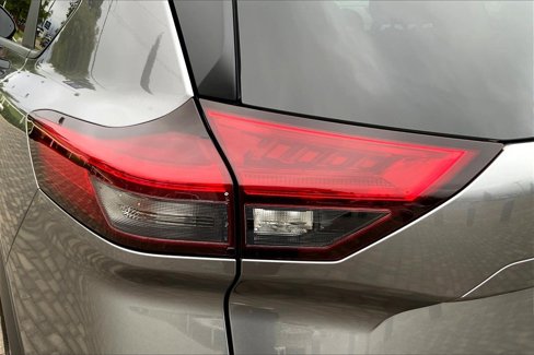Used 2023 Nissan Rogue SV image 22