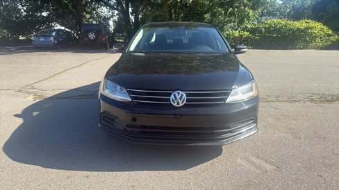 Used 2017 Volkswagen Jetta SE image 2