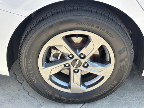 Used 2023 Kia K5 LXS image 24