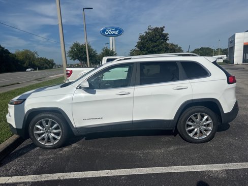 Used 2016 Jeep Cherokee Limited image 2