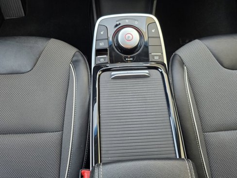 Used 2022 Kia Niro EX image 32