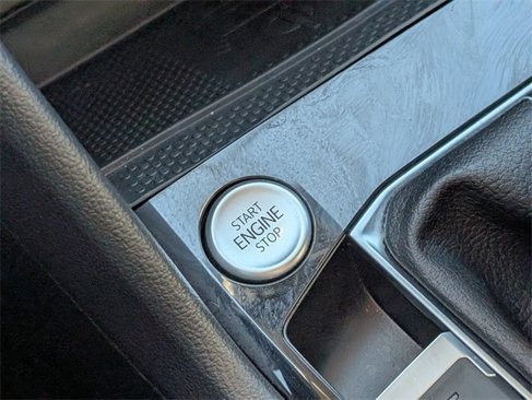 Certified 2024 Volkswagen Taos SE image 23