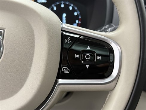 Used 2017 Volvo XC90 T6 Inscription w/ Vision Package image 18