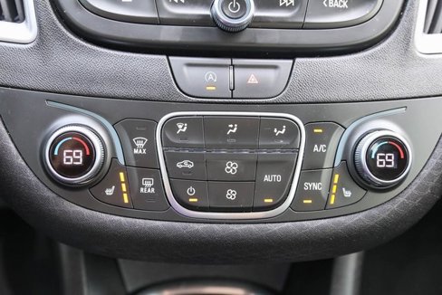 Used 2024 Chevrolet Malibu LT image 21