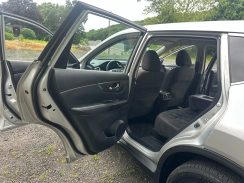 Used 2015 Nissan Rogue S image 24