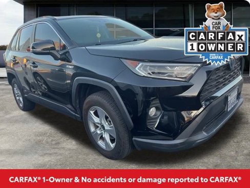 Used 2020 Toyota RAV4 XLE image 2