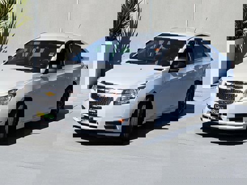 Used 2012 Chevrolet Cruze LS w/ Connectivity Package image 6