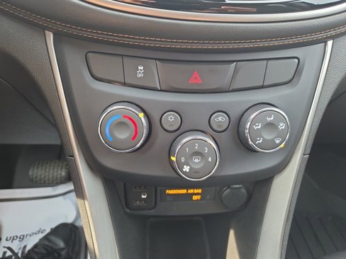 Used 2019 Chevrolet Trax LT w/ LT Convenience Package image 16
