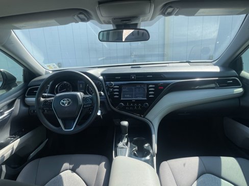 Used 2020 Toyota Camry LE image 9