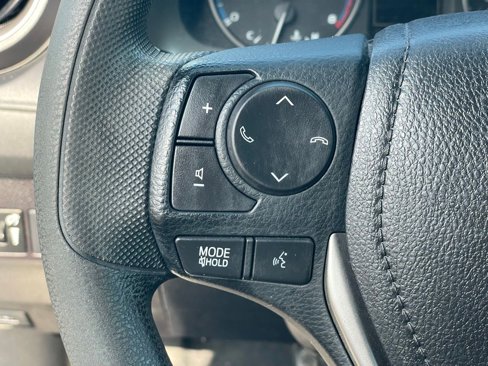 Used 2018 Toyota RAV4 LE image 14