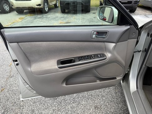 Used 2005 Toyota Camry LE image 11