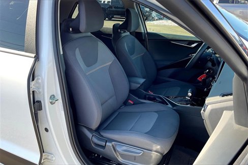 Used 2024 Kia Niro LX image 7