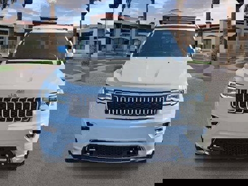 Used 2017 Jeep Grand Cherokee Overland image 3